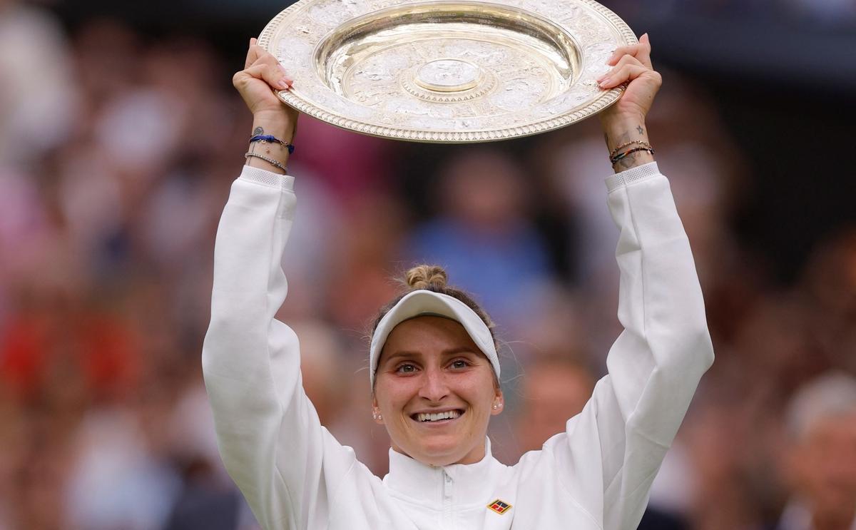 Unseeded Vondrousova Stuns Jabeur to Win Wimbledon Title