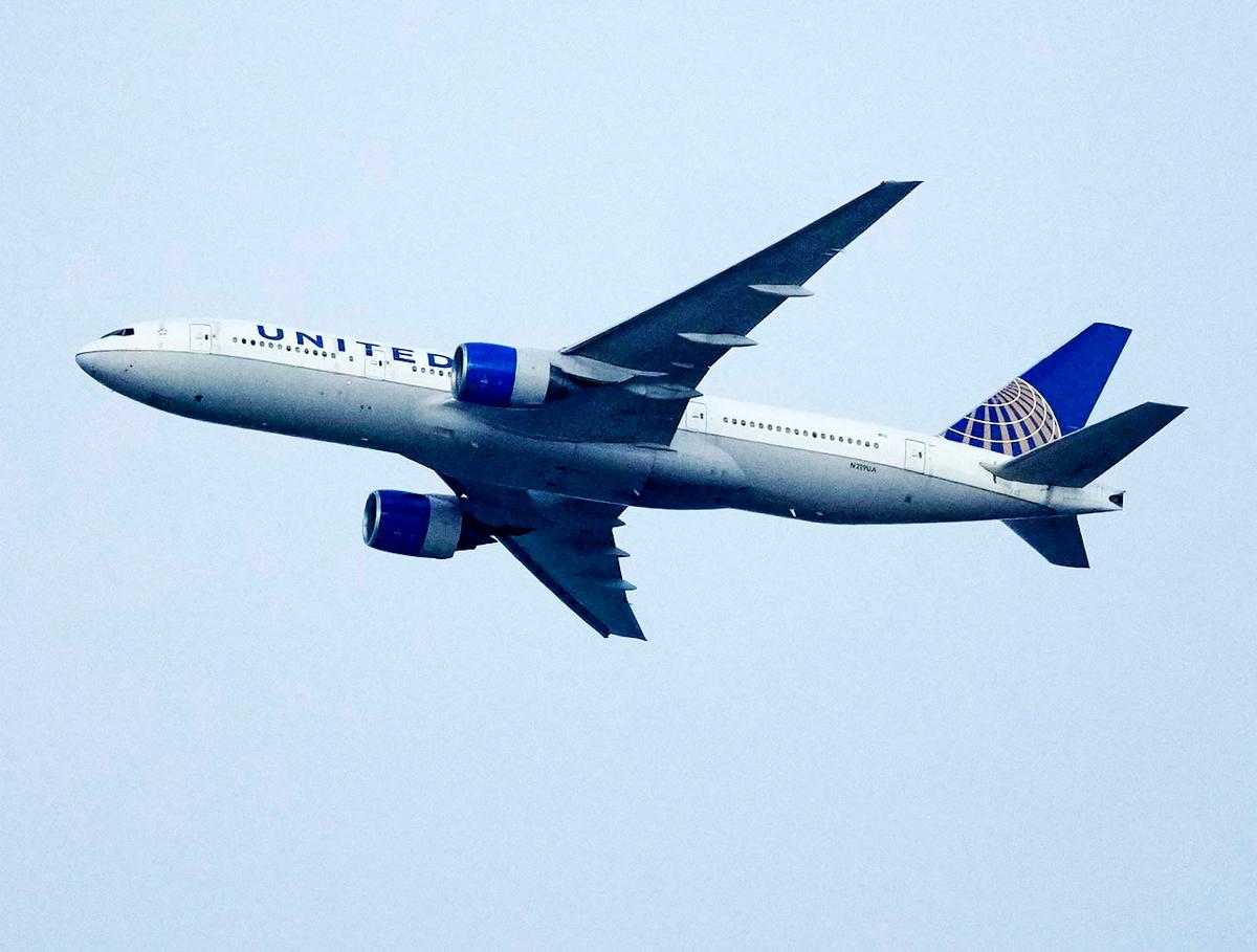 United Airlines Agrees to Give Union Pilots Big Pay Raises