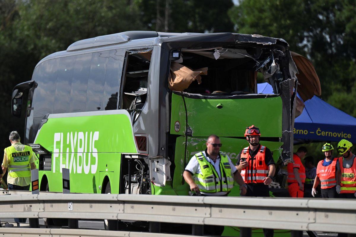 1 Dead and 76 Injured in a Bus Crash on a Major Highway in Southeastern Czech Republic