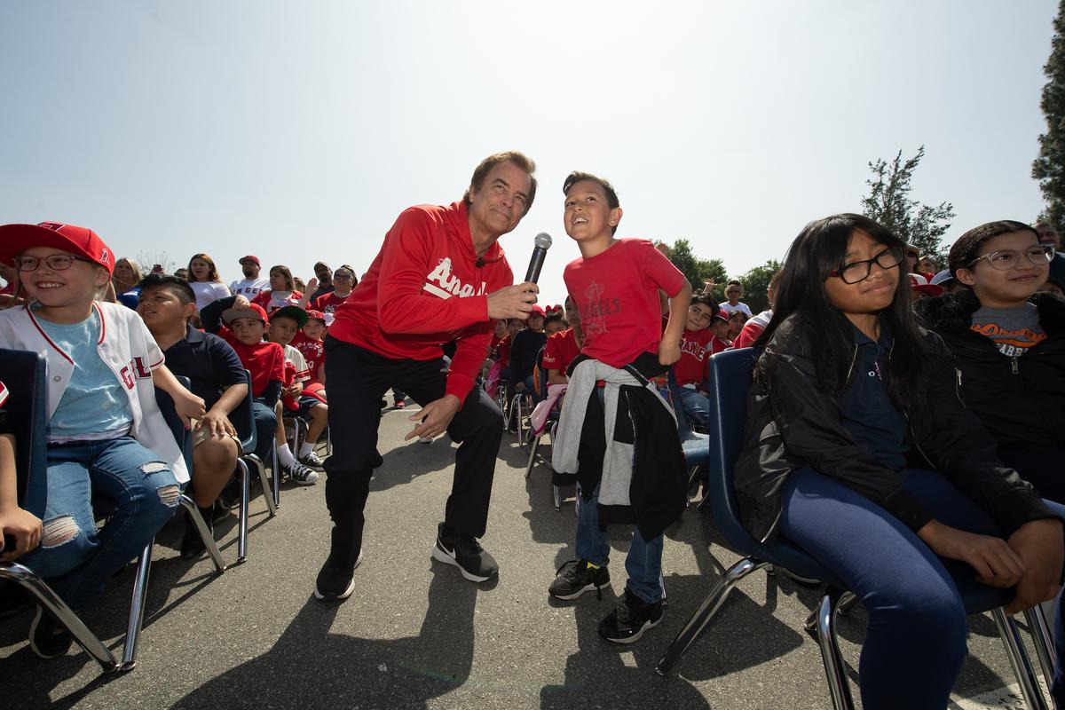 ‘The Sports Lodge’ a Comfortable Radio Hangout for Fans