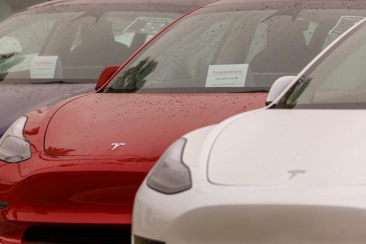 Tesla Issuing New Recall for 9,100 Model X SUVs Over Trim Issue