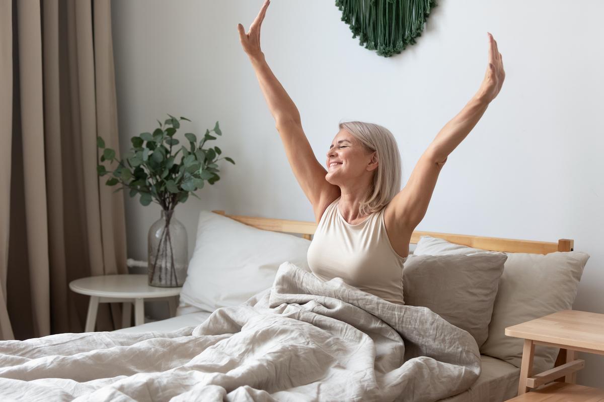 Rise and Shine: 10 Minutes of In-bed Exercise for Healthy Eyes, Relieving Constipation, and Alleviating Tinnitus