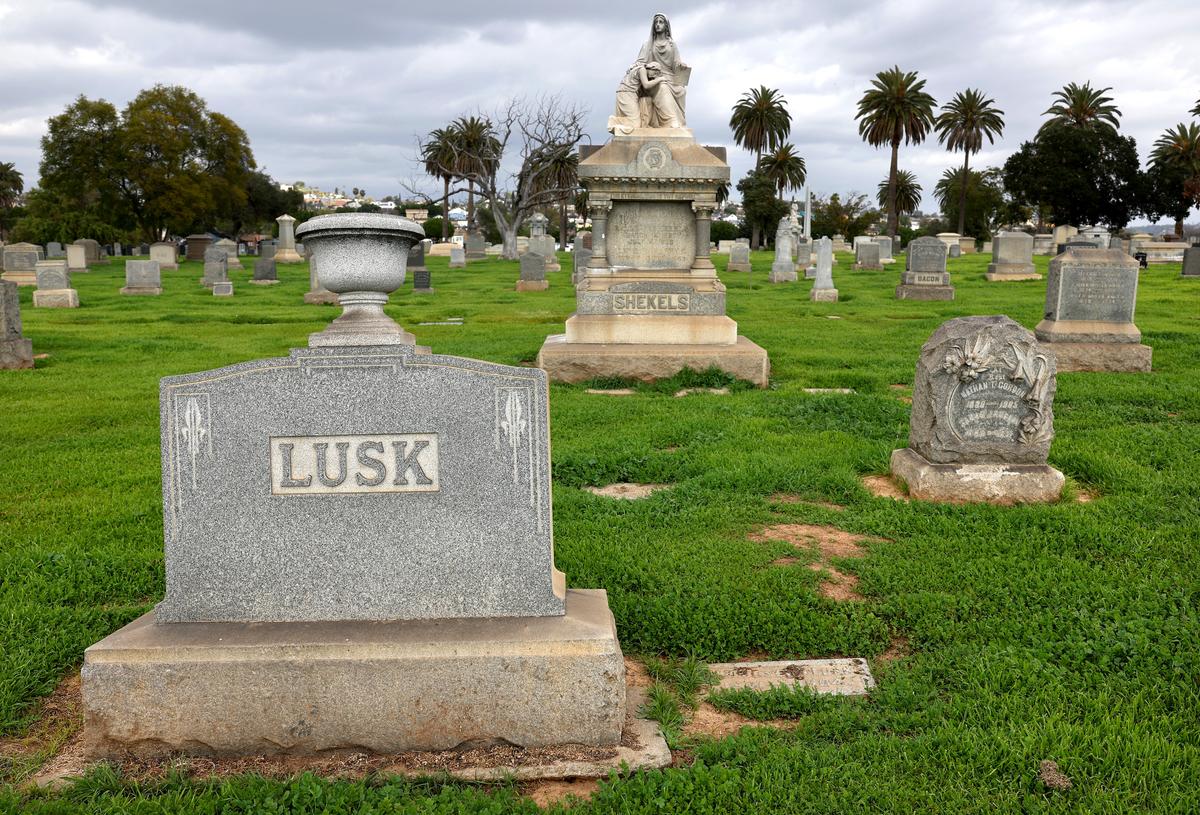 California Bill to Allow Pets to Be Buried Alongside Owners