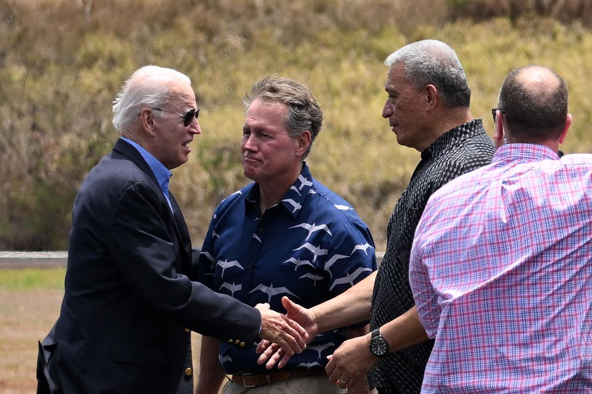 Biden Visits Hawaii as Wildfire Rescue Efforts Continue; 850 People Still Missing