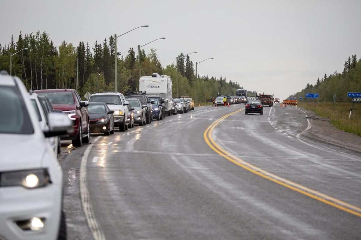 Checkpoints Will Block Attempts to Return, NWT Official Warns Wildfire Evacuees