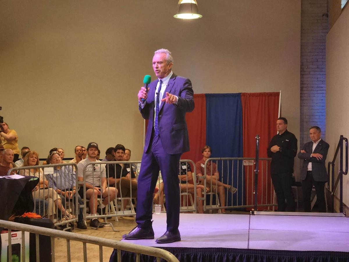 RFK Jr. Accuses US Government of ‘Addiction to War’ in South Carolina Town Hall