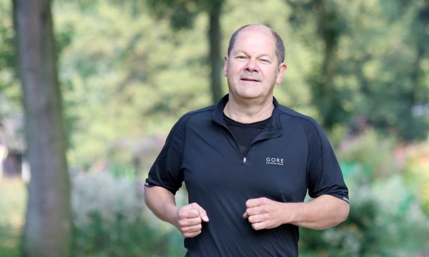 Thủ tướng Đức Olaf Scholz bị ngã khi đang chạy bộ và bị bầm tím mặt