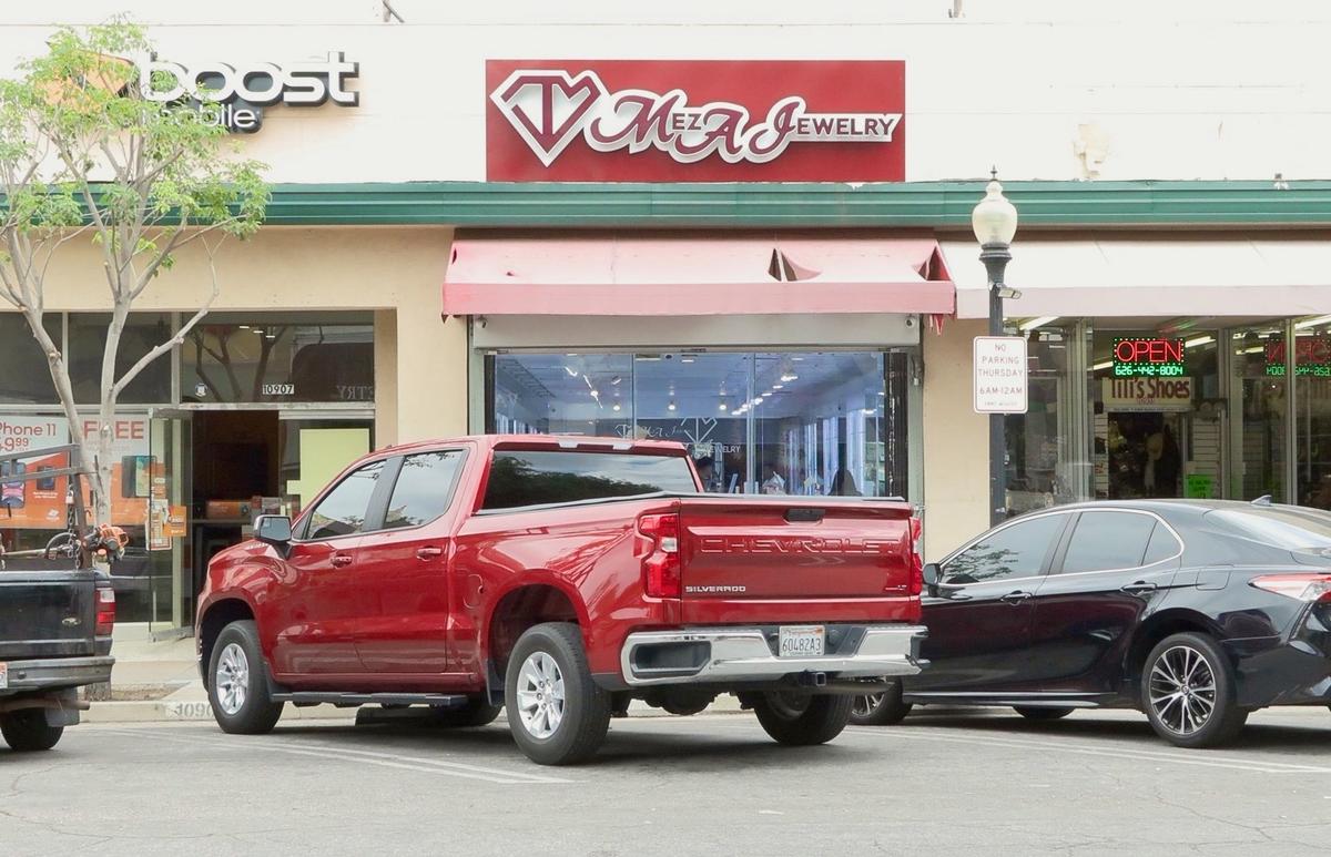 California Family Jewelry Store Owner Urges Self-Protection After Robbery Foiled