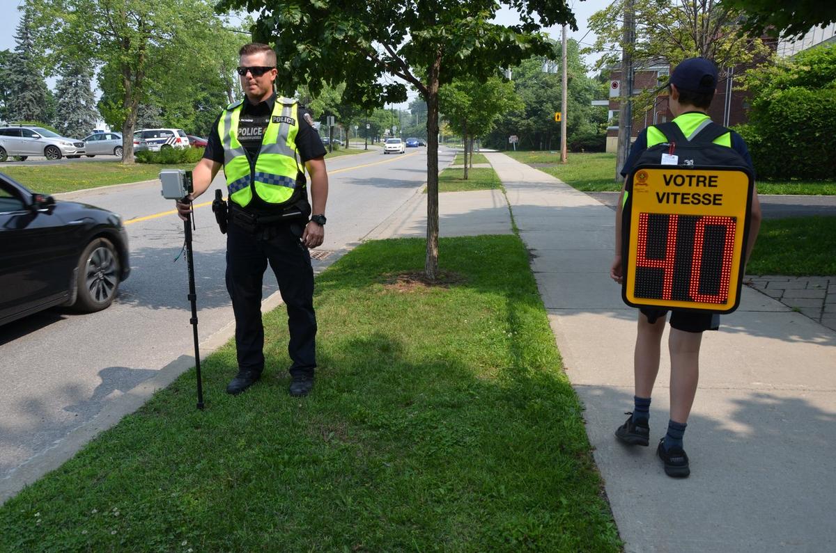 Montreal-Area Police Equip Schoolchildren With Backpacks That Display Speed Cameras