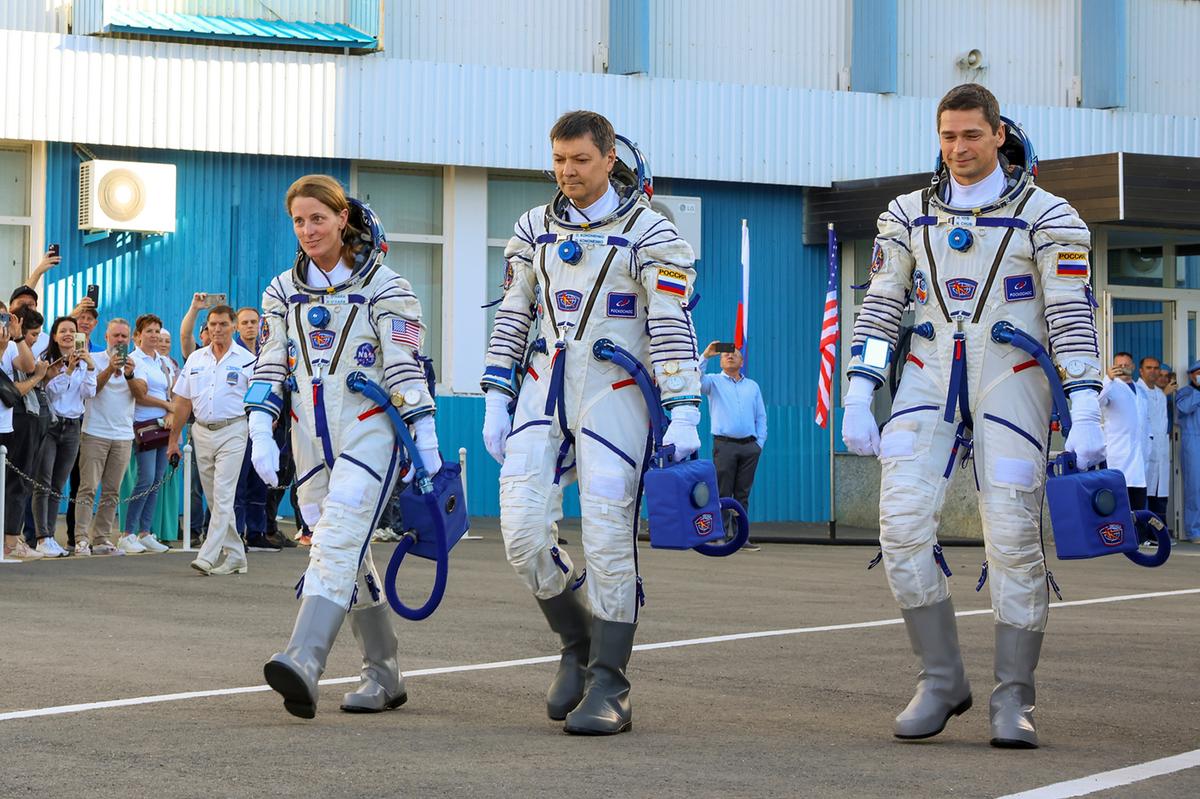 One American, 2 Russians Ride Russian Capsule to the International Space Station