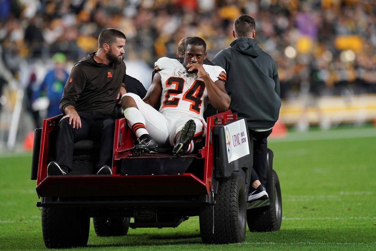 Nick Chubb Suffers Another Severe Knee Injury, Likely Ending the Browns Star Running Back’s Season