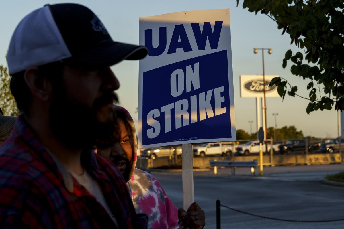 JD Vance’s Support for UAW Should Surprise No One, Given His Life Experiences