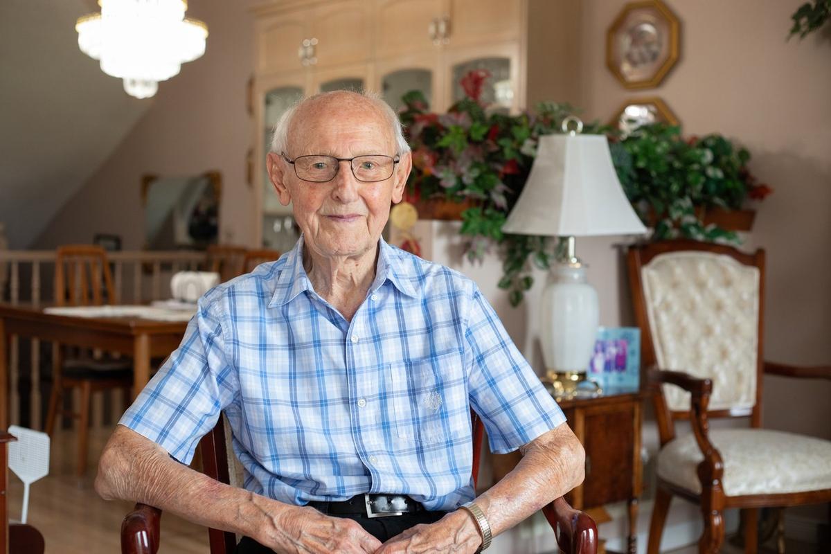 Hamilton Stair Master Walter Decker, 99, Completes CN Tower Climb for 3rd Time