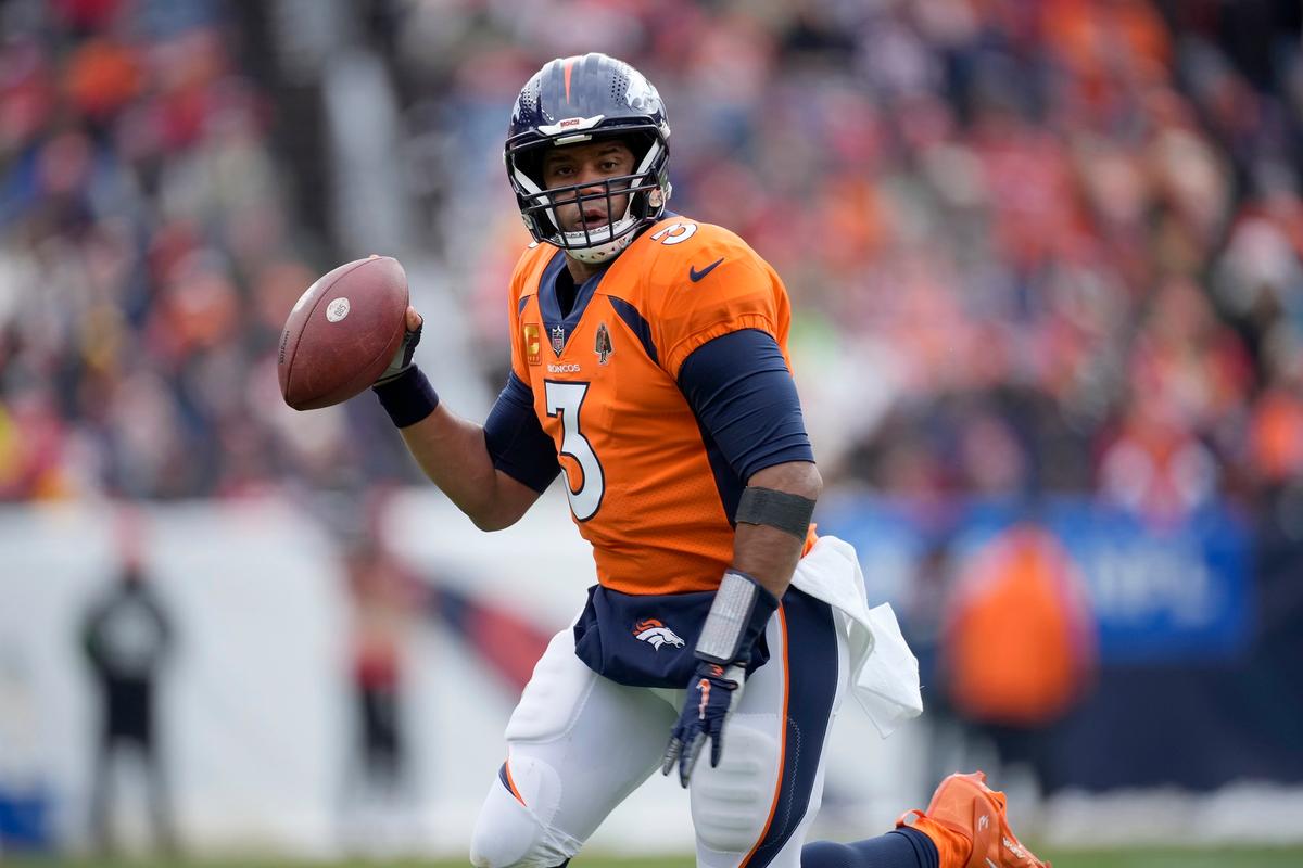 Wilson, Simmons Lead Denver Broncos to First Win Over Chiefs Since 2015 With a 24–9 Thrashing