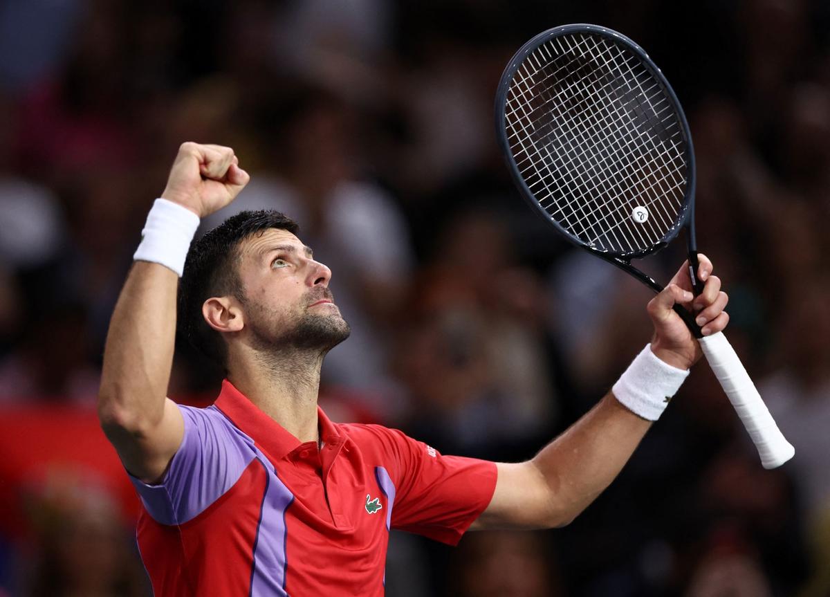 Djokovic Battles Back to Advance to Paris Quarter-Finals