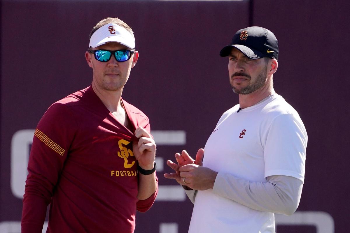 USC Fires Defensive Coordinator Alex Grinch With 2 Games Left in Regular Season