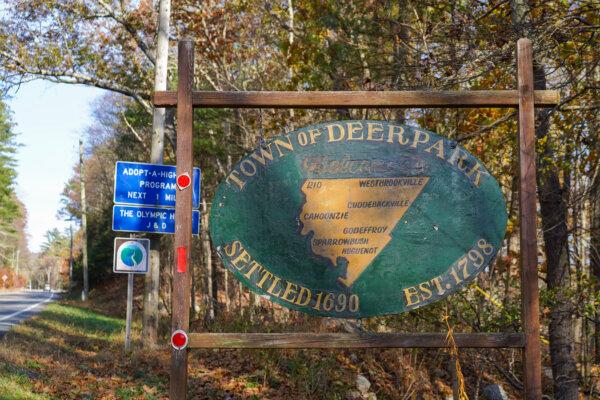 A Town of Deerpark sign near the Upper Delaware River corridor in the Town of Deerpark, N.Y., on Nov. 3, 2023. (Cara Ding/The Epoch Times)