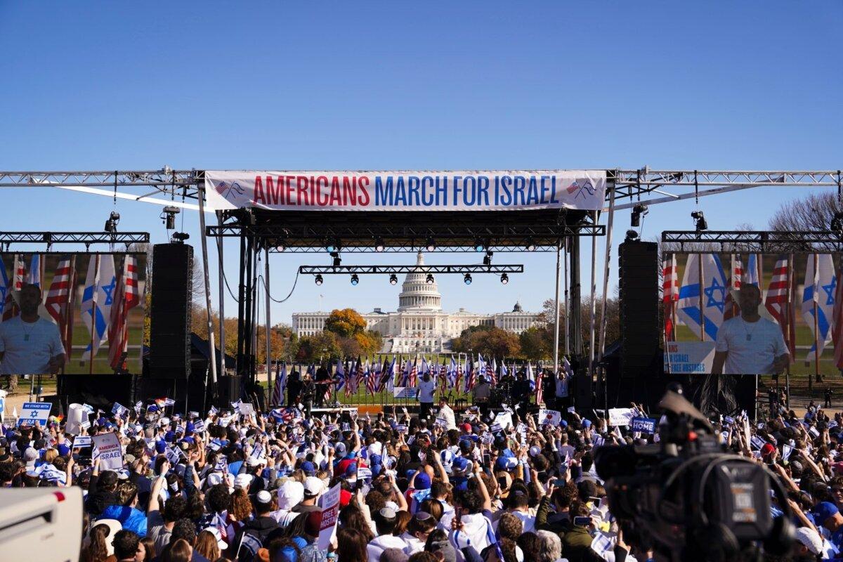 Thousands of supporters of Israel rally on the National Mall in Washington on Nov. 14, 2023. (Madalina Vasiliu/The Epoch Times)