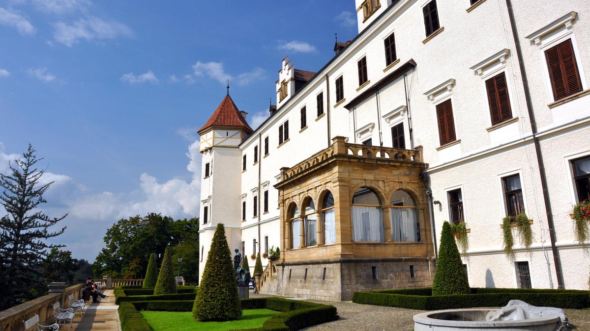 Three Short Trips From Prague Offer Fascinating History