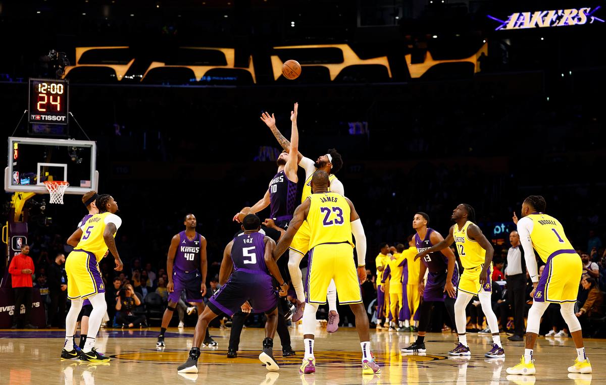 Kings Overcome LeBron’s Triple-Double, Hold on in 4th Quarter for 125–110 Win Over Lakers