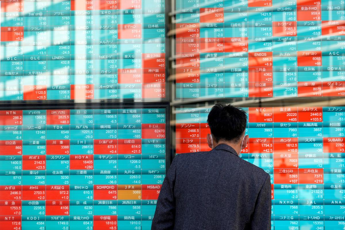 World Shares Mostly Lower in Holiday-Thin Trading, With Half-Day for US Markets