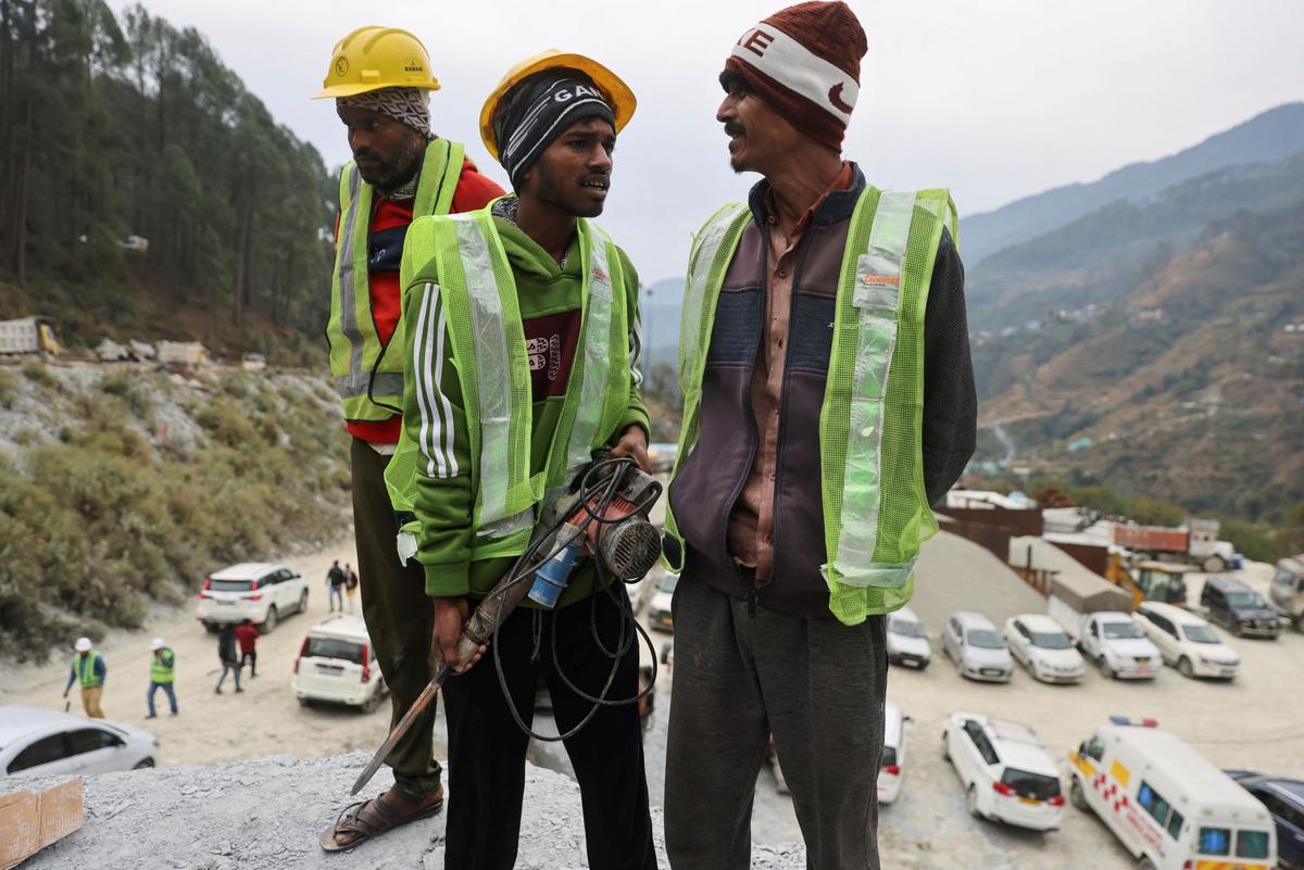 After Machines Fail, ‘Rat Miners’ to Help Rescue 41 Men Stuck in Indian Tunnel