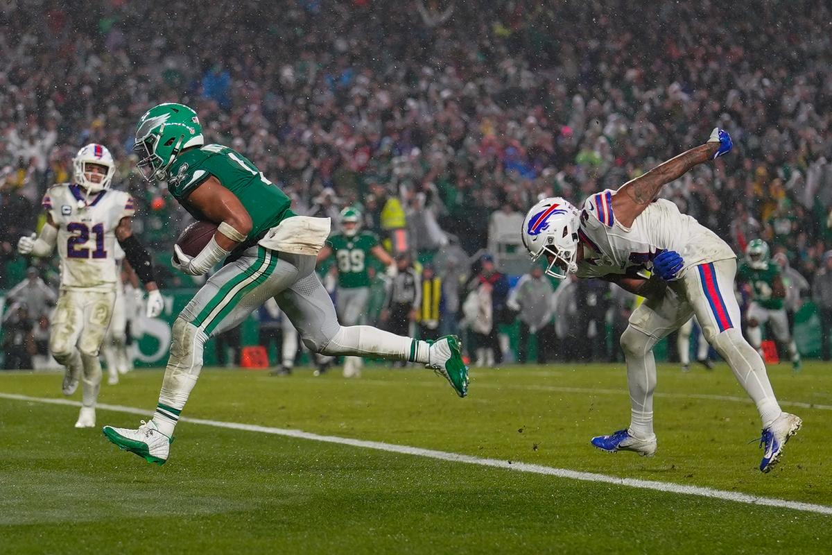 Jalen Hurts Runs for Winning TD in Overtime, Eagles Rally Past Josh Allen, Bills 37–34