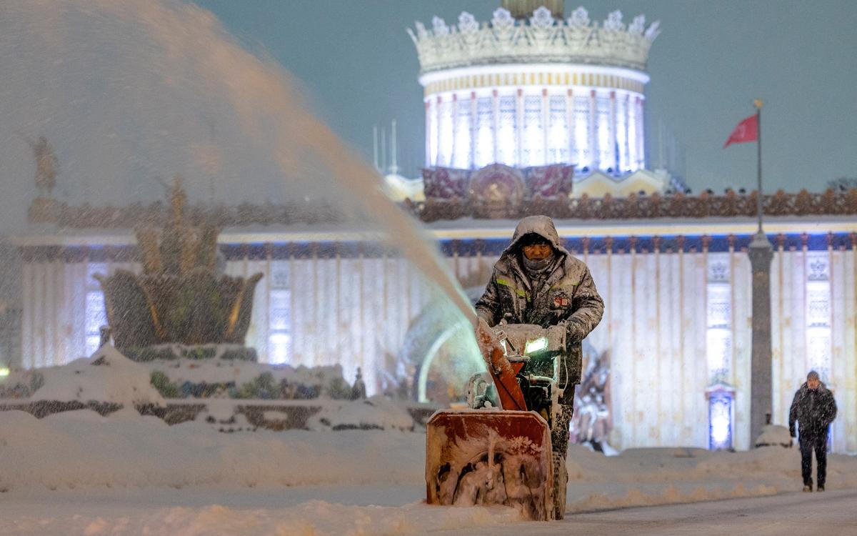 Temperatures in Siberia Dip to Minus 50 Celsius as Record Snow Blankets Moscow