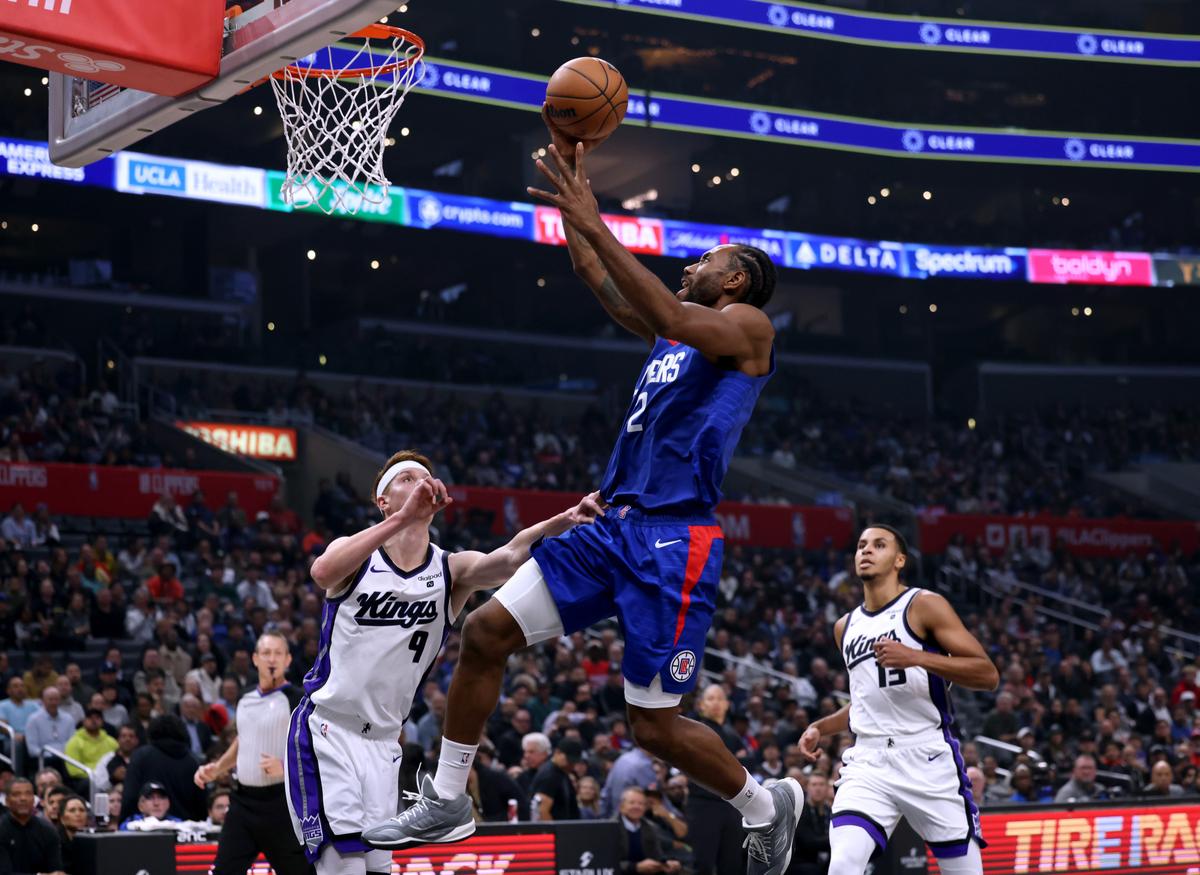 Leonard’s Scoring Binge Continues With 31, Clippers Rout Kings 119–98 for 5th Straight Win