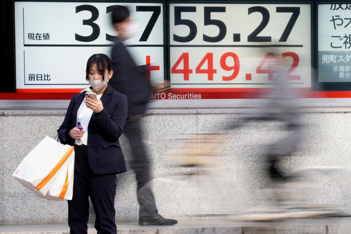 World Stocks Are Mixed in Muted Holiday Trading as 2023 Draws to Close