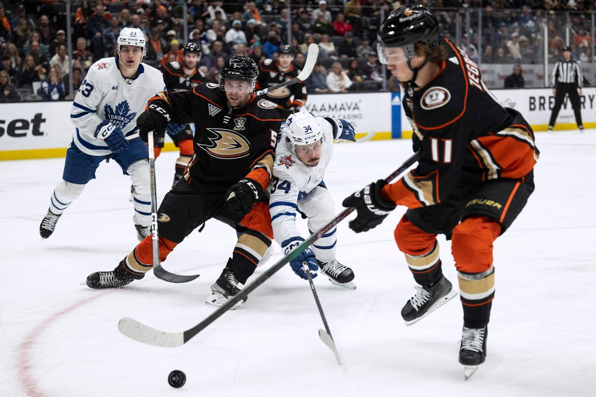 Auston Matthews Scores in OT as Maple Leafs Edge Ducks 2–1