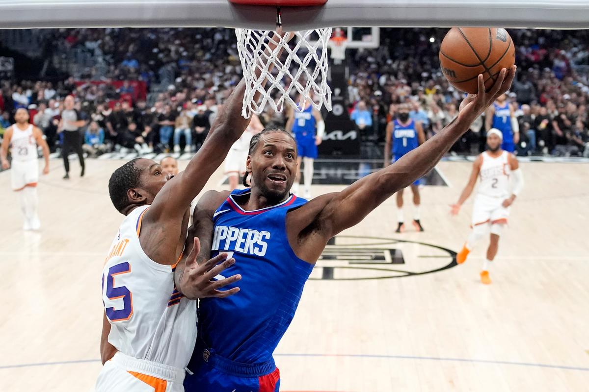 Clippers Sign 2-time NBA Finals MVP Leonard to a 3-year Extension Worth $152.3 Million per AP Source