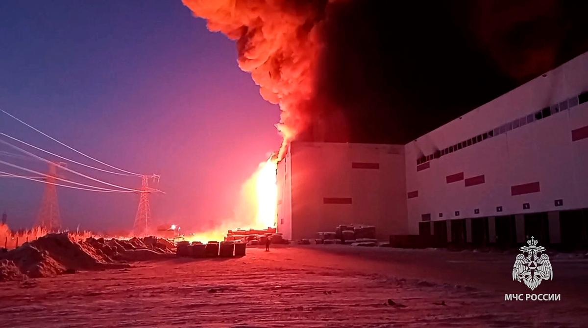 Huge Fire Engulfs Warehouse in Russia Outside City of St Petersburg