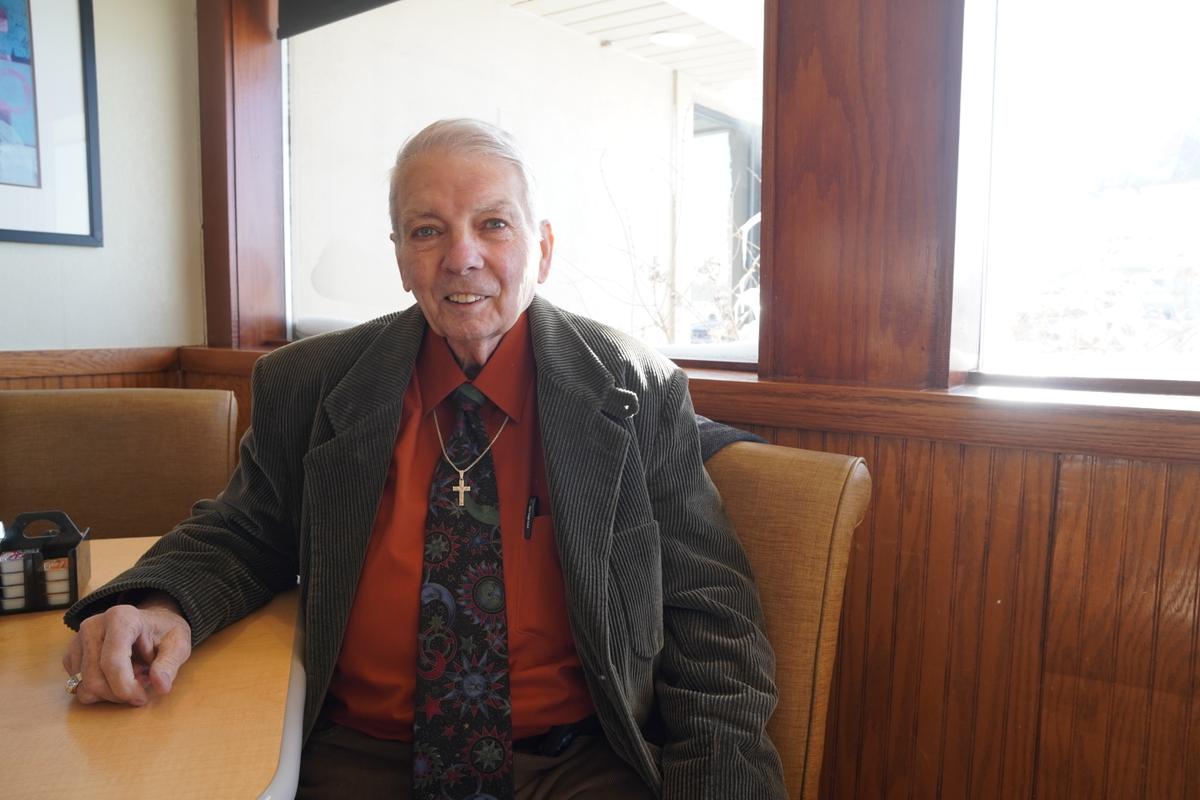 In Frigid Marshalltown, Iowans Prepare to Caucus in Crowded Roundhouse