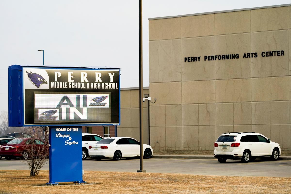 Iowa Principal Who Risked His Life to Protect Students During High School Shooting Has Died