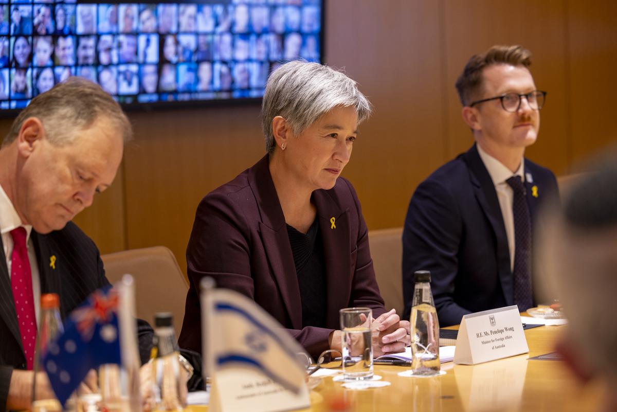 Wong Returns to Australia After Middle East Trip