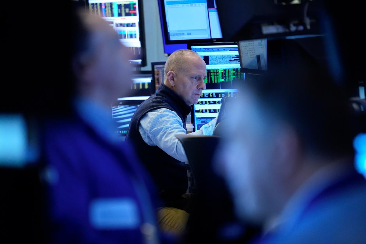 Stock Market Today: Netflix and Tech Stocks Climb, but Wall Street Ends With Indexes Mixed