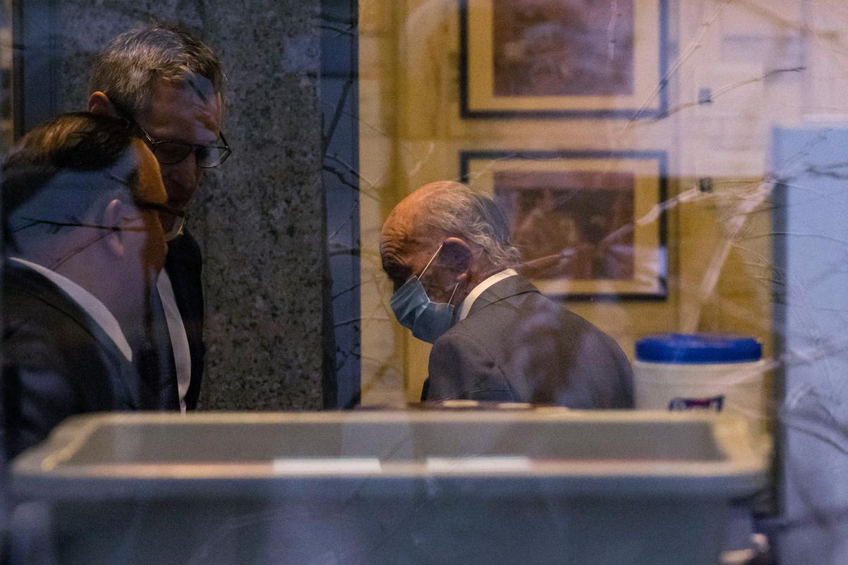 British Billionaire Joe Lewis Pleads Guilty in Insider Trading Case