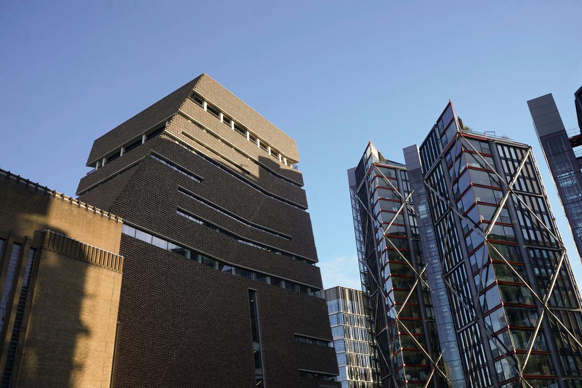 Man Has Died After Falling From Tate Modern Art Gallery in London