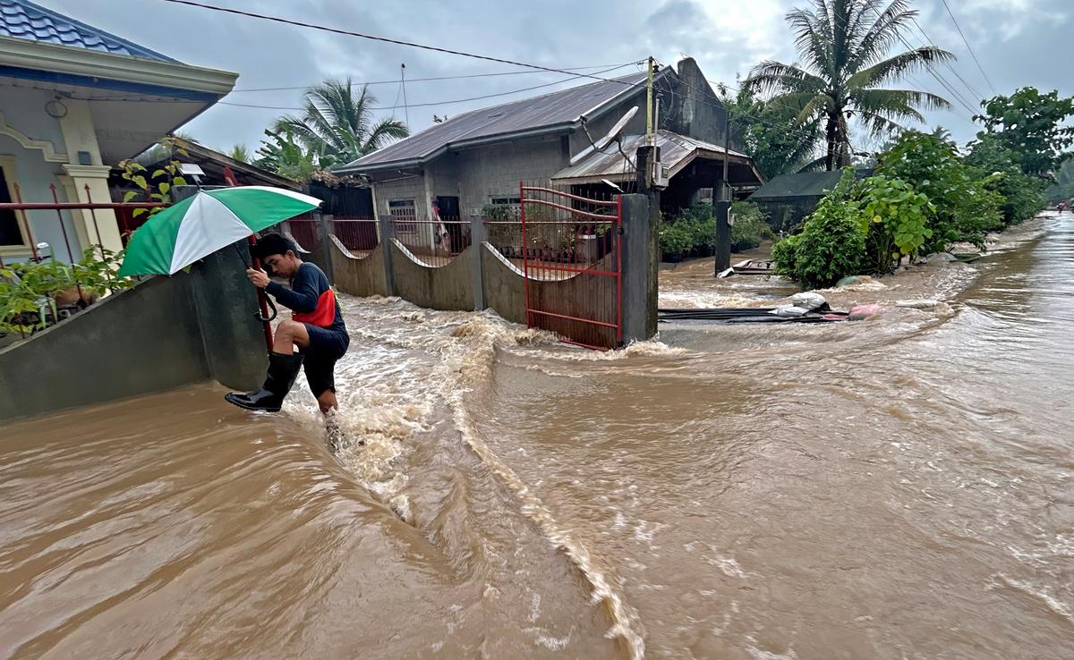 Floods, Landslides Kill at Least 20 People in Southern Philippines