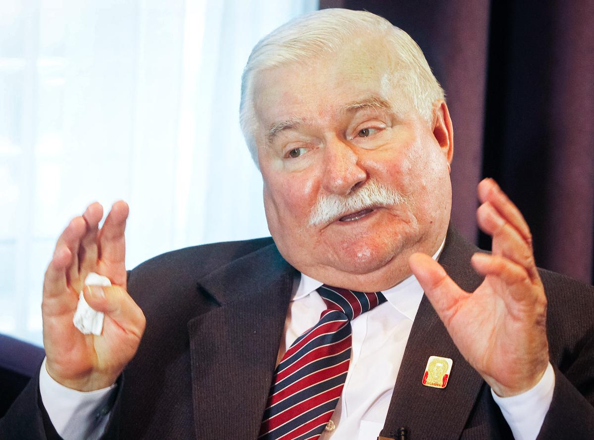 Former Polish President Who Overthrew Communism Urges US to ‘Help Russia Be Peaceful’