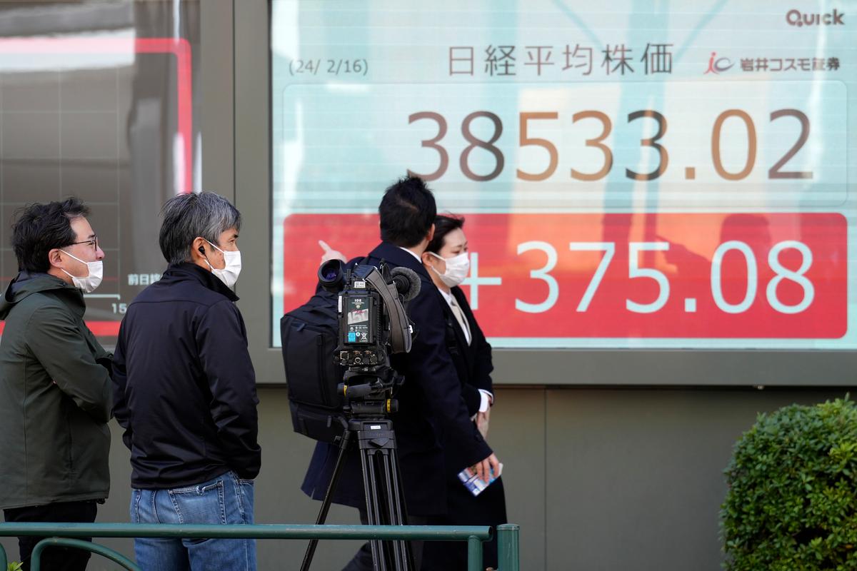 World Shares Follow Wall Street Higher as Japan’s Nikkei Nears Record High