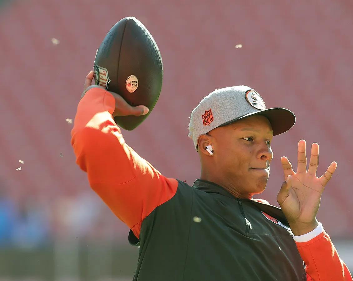 49ers Sign Well-Traveled Backup Quarterback Dobbs to One-Year Deal