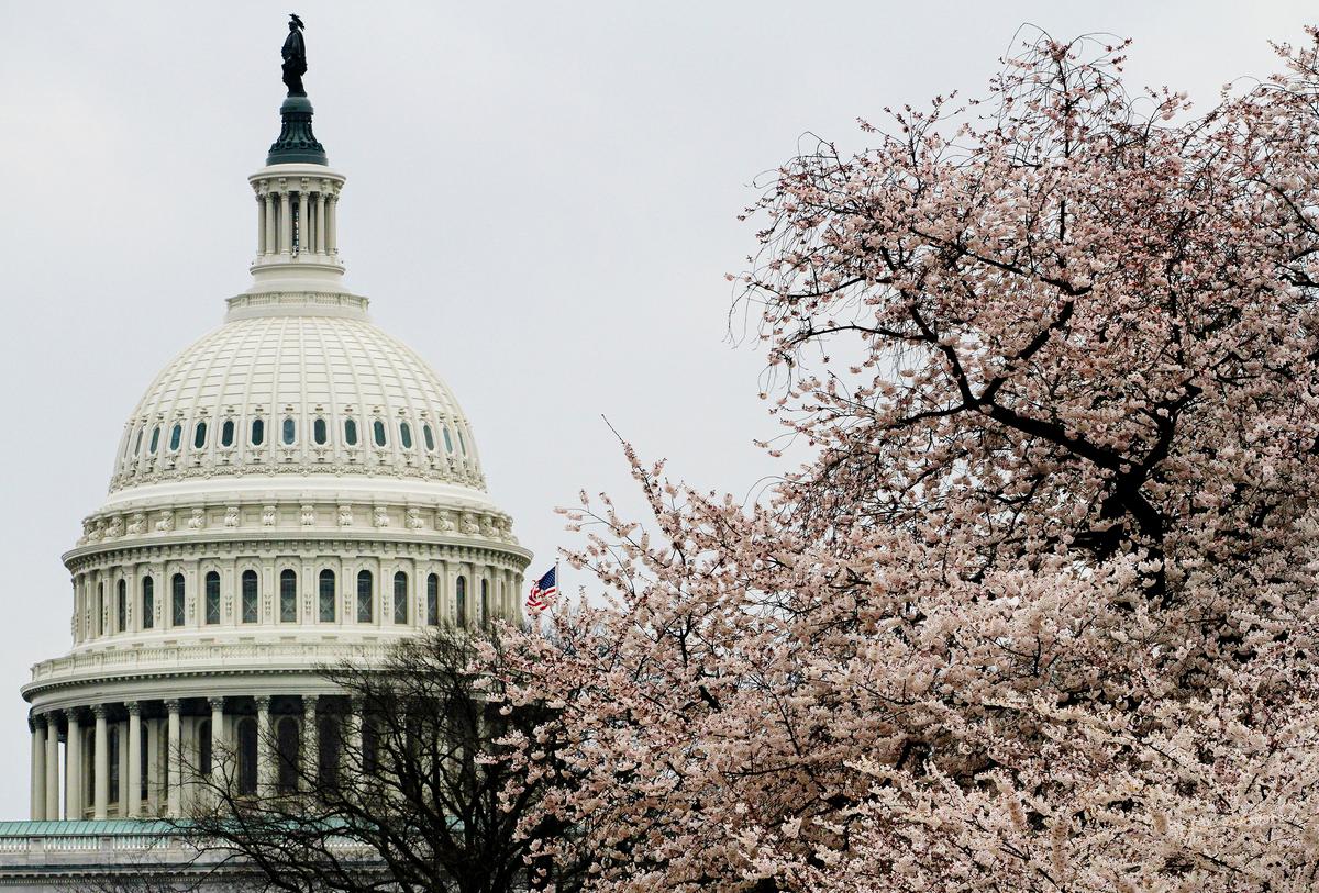 Bipartisan Lawmakers Introduce Translation Bill to Combat Security Threats From China, Russia