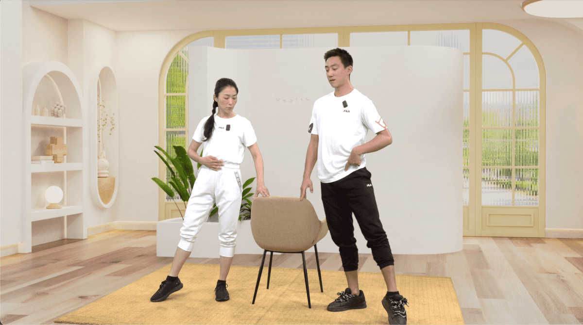 Tendu to the side—steps 1 and 2. (The Epoch Times)