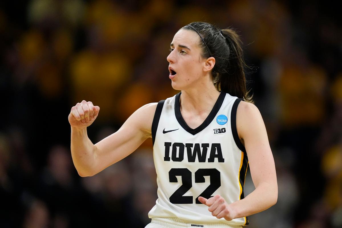 Clark’s 32 Points Lead Top-Seeded Iowa Women Past West Virginia and Into Sweet 16