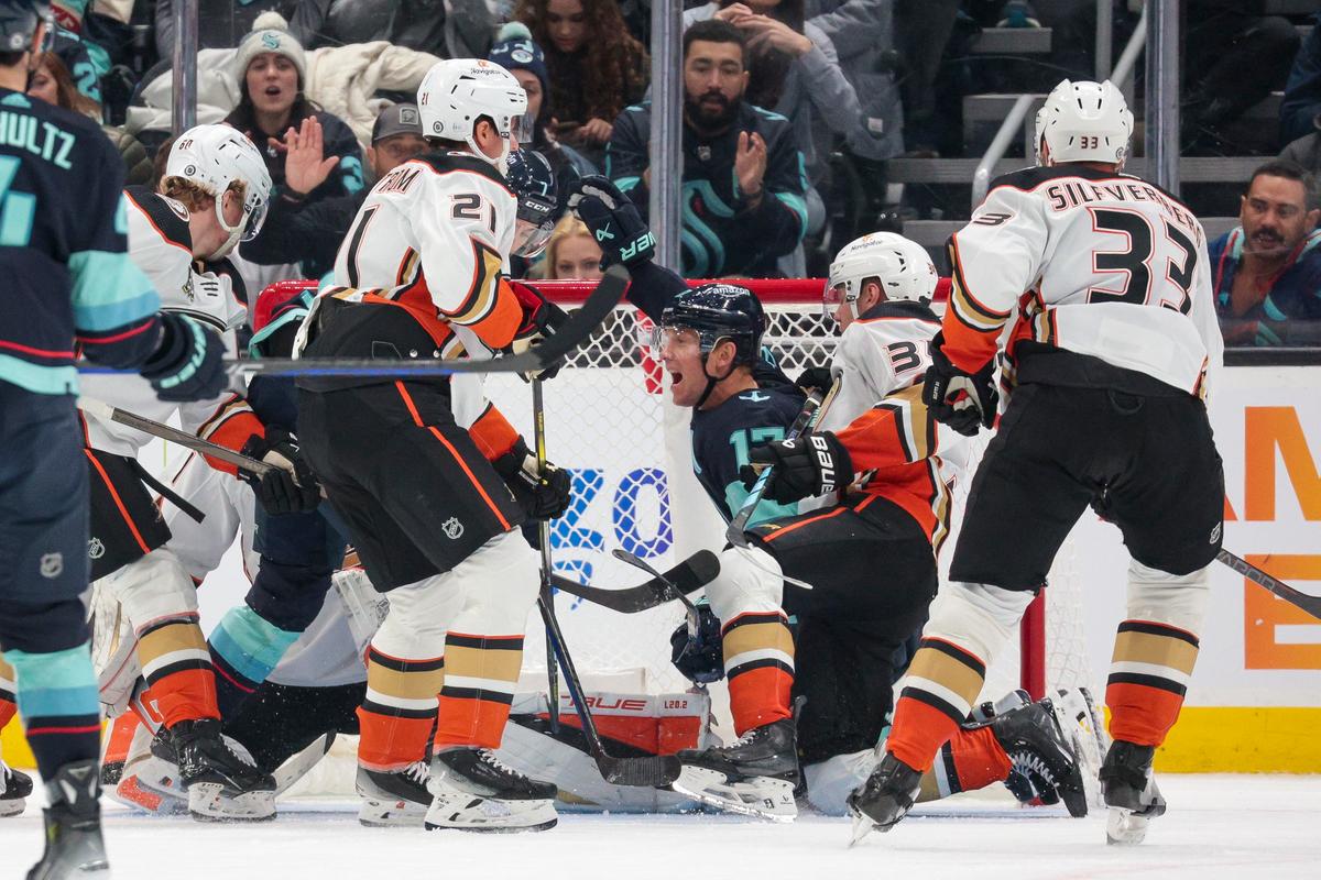 Winless in Seattle, Penalty-Plagued Ducks Blow Late Lead in Loss to Kraken