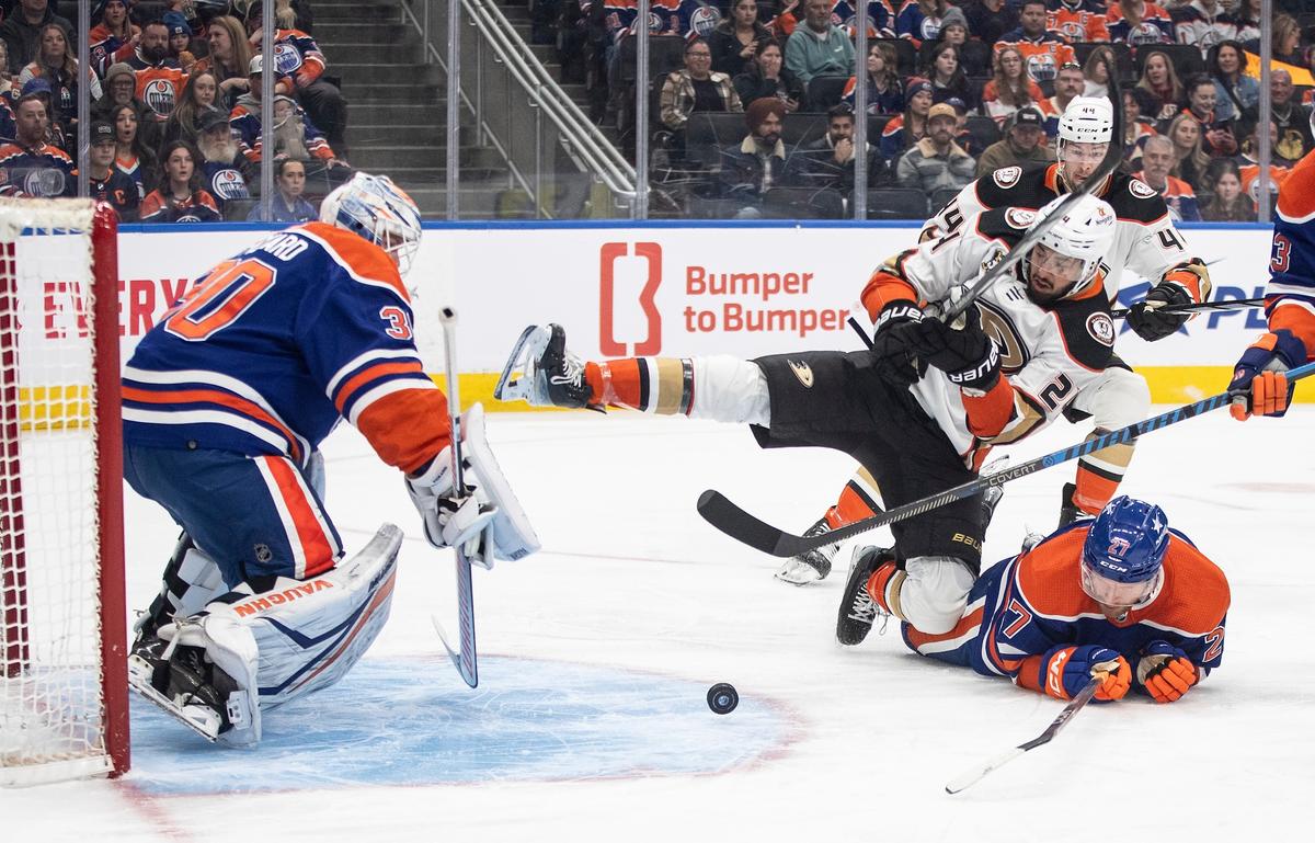 Connor McDavid Scores Twice, Helps Oilers Crush Ducks