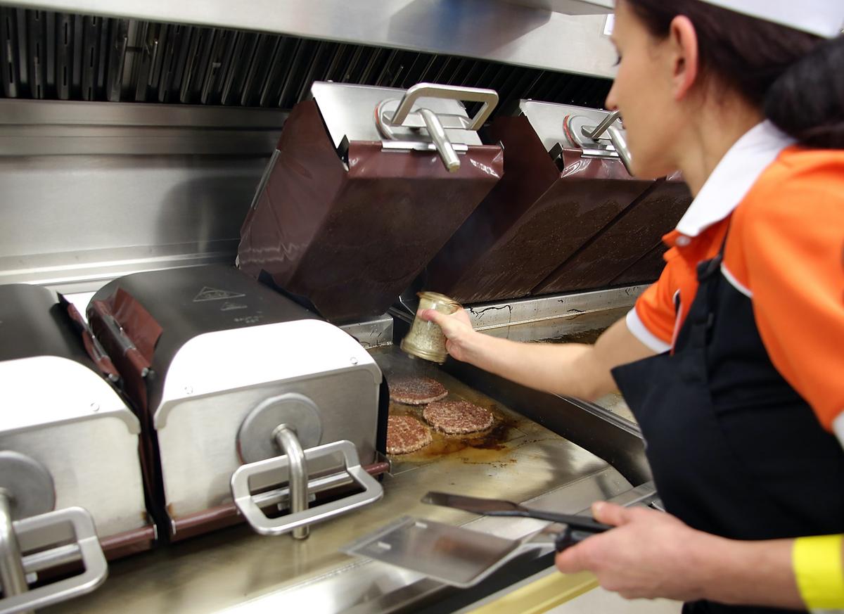 California Now Requires Restaurants Pay $20 an Hour to Flip Burgers