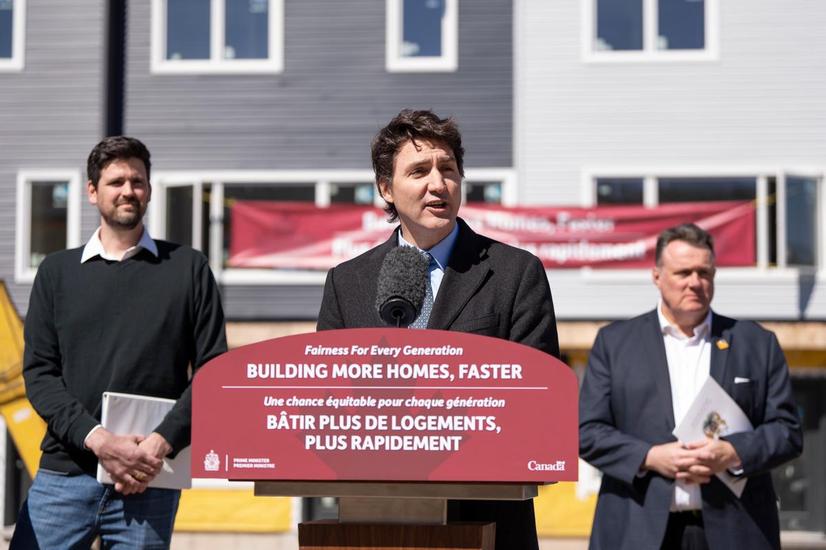Half of Premiers Now Want Trudeau to Call National Meeting on Carbon Tax